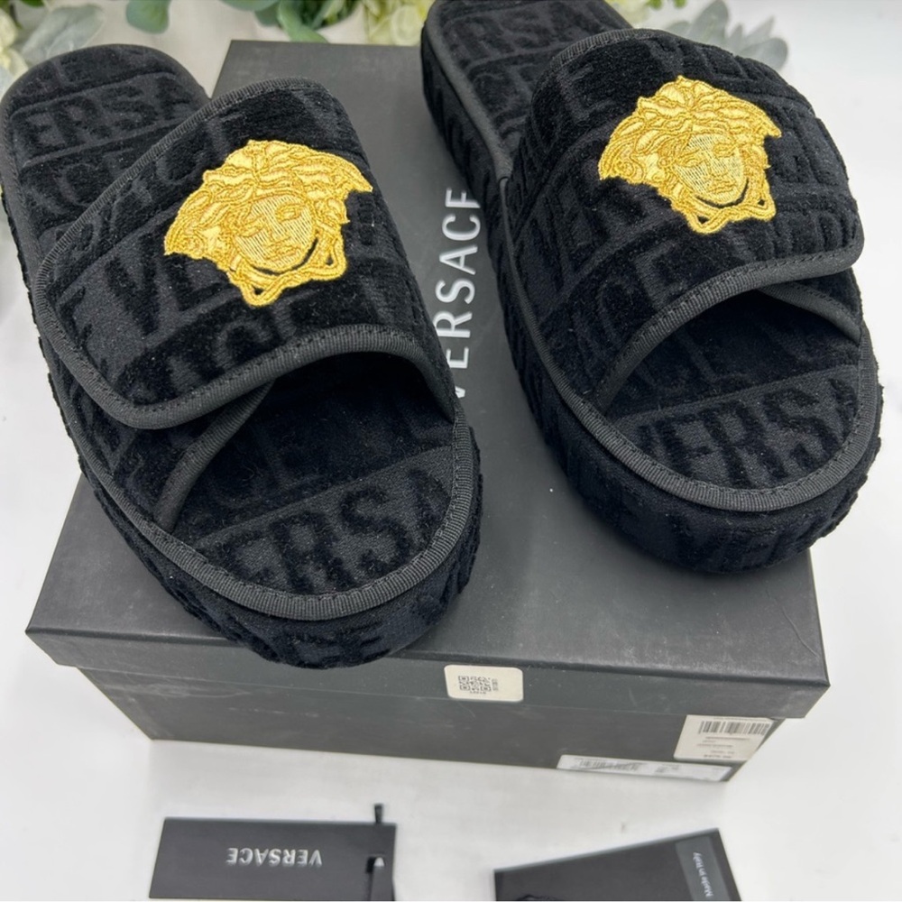 Men’s Versace Medusa head slipper size 43 made in Italy